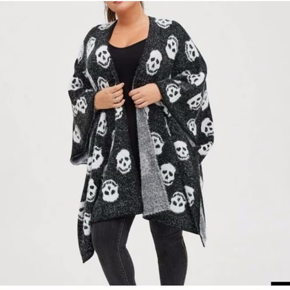 Skull pattern black and white wrap/ vest 04-40